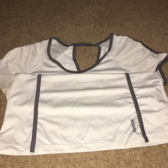 Reebok Top - Picture 3 of 4